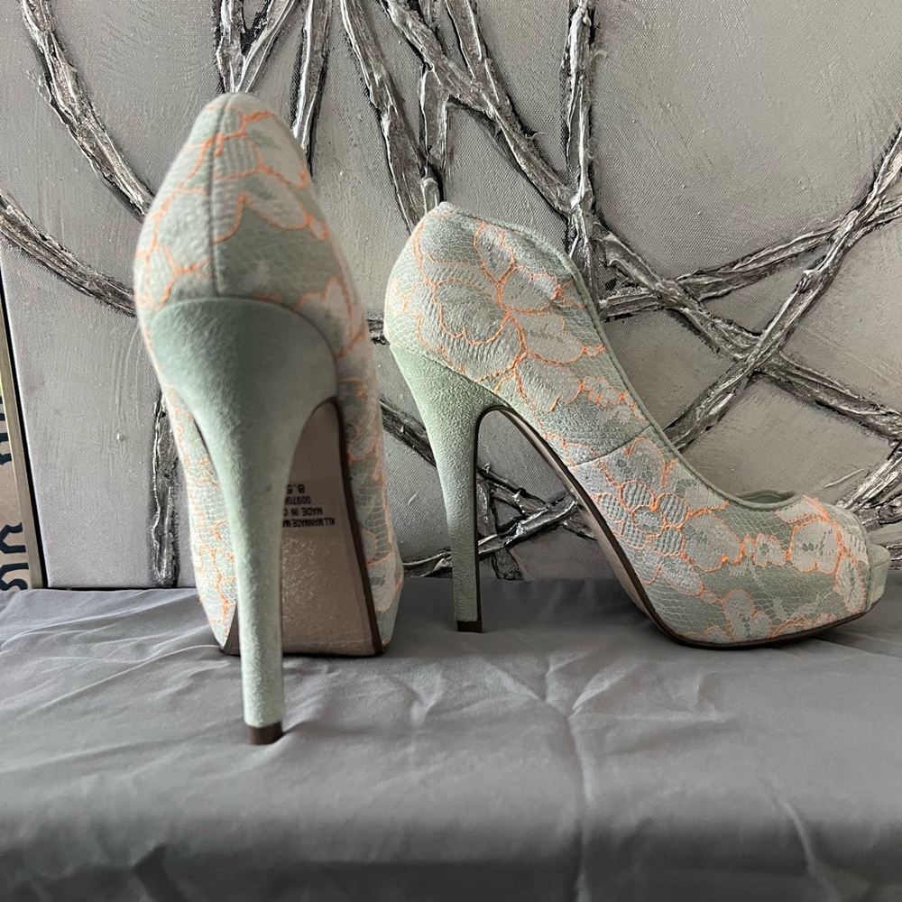 SS 8.5 Light Blue Lace Heels